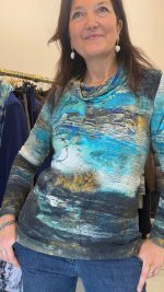 Maglia fantasia con collo